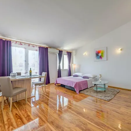 Ana Apartamento *